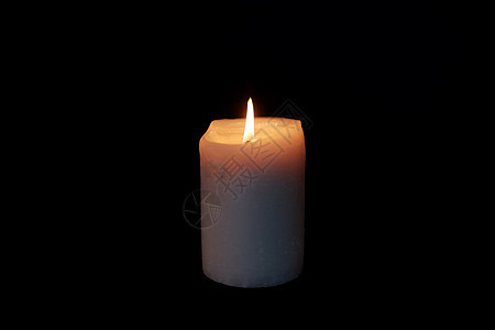 哀悼纪念的蜡烛黑暗中燃烧黑色的背景上蜡烛黑暗中燃烧黑色的背景上图片