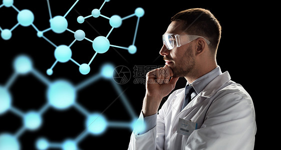 生物技术,科学人的男医生科学家穿着白色外套安全眼镜,看着分子黑色背景上的虚拟投影科学家看分子投影图片