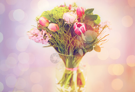 花艺花瓶里的粉红色花花瓶里的粉红色的花图片