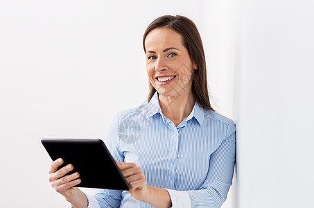 商业,人技术微笑的女商人与平板电脑办公室微笑的女商人与平板电脑电脑图片