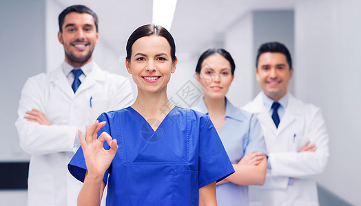 诊所,专业,人,保健医学快乐的医生医生医院走廊OK手标志医院的医院的医生OK手标志图片