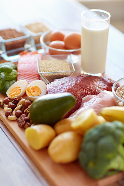 健康饮食天然富含蛋白质的食物桌子上天然富含蛋白质的食物桌子上图片