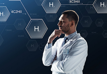 科学,未来技术化学医生科学家穿白色外套,虚拟化学公式投影黑色背景科学家虚拟化学公式投影图片