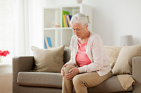 老健康问题人们的观念老妇女家里腿痛老妇女家里腿疼图片