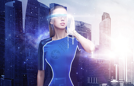 虚拟现实,科学,未来技术人的美丽的女人未来的三维眼镜城市背景太空城上虚拟现实眼镜里的女人图片