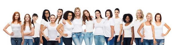 友谊,多样化,身体积极人的群快乐的同龄种族的妇女穿着白色T恤拥抱群穿着白色T恤的快乐同的女人图片