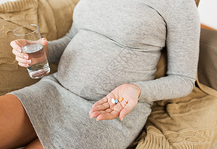 怀孕,医疗,人医学密切孕妇与药丸水家里家里给孕妇吃药图片