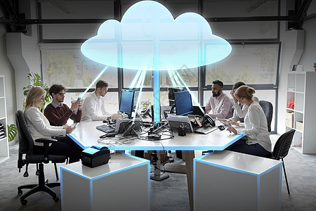 云计算,未来技术人的业务队与计算机办公室工作拥云计算全息图的商业队图片