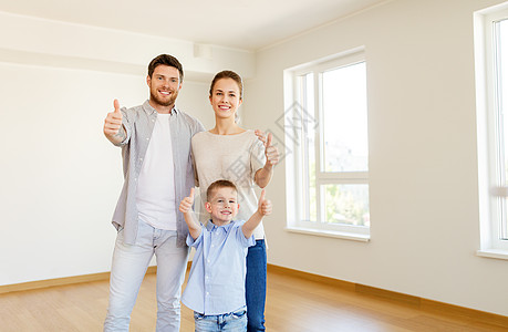 抵押贷款,人,住房房地产的幸福的家庭与孩子搬新的家,并竖大拇指带着孩子搬新家的幸福家庭图片