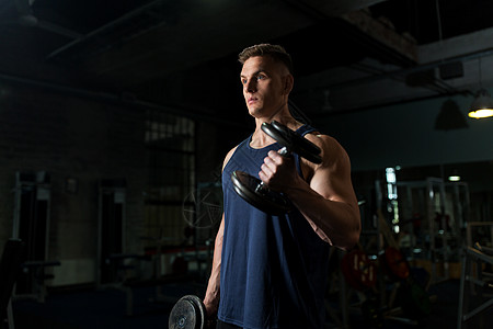 运动,健美,健身人的轻人哑铃弯曲肌肉健身房哑铃的轻人健身房锻炼图片