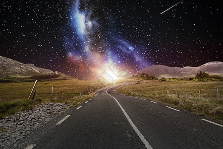 旅行,天文学景观沥青道路夜空与流星背景夜空上的沥青路图片