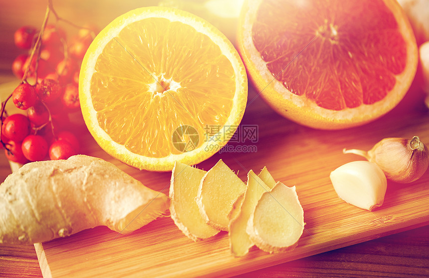 传统的医学 烹饪 食物民族科学的橙色 柚子与生姜大蒜木板上柑橘 生姜 大蒜柳莓木材上高清图片下载 正版图片 摄图网