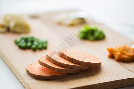 食物,健康饮食营养切片南瓜其他蔬菜木板上木板上的南瓜切片图片
