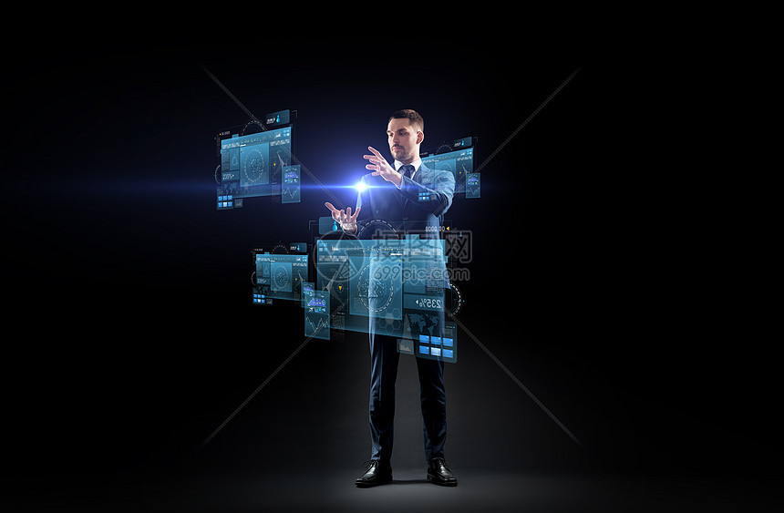 ‘~商业,增强现实,人未来的技术商人适合与虚拟屏幕投影黑色背景穿着虚拟投影西装的商人  ~’ 的图片