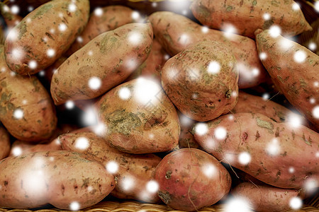 蔬菜,收获,食物销售红薯篮子雪把红薯关篮子里图片