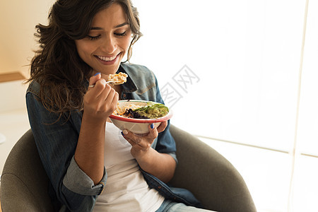 吃碗超级食物的女人图片