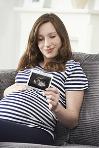 孕妇进行婴儿超声扫描图片