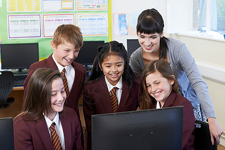 小学学生与教师计算机图片