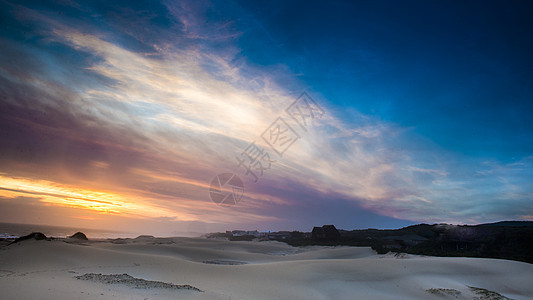 个美丽的日落海滩上的大炮岩石东开普,南非图片