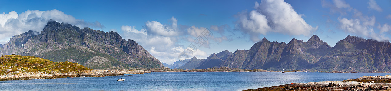 挪威风景阳光明媚的夏季全景,峡湾山脉的背景图片