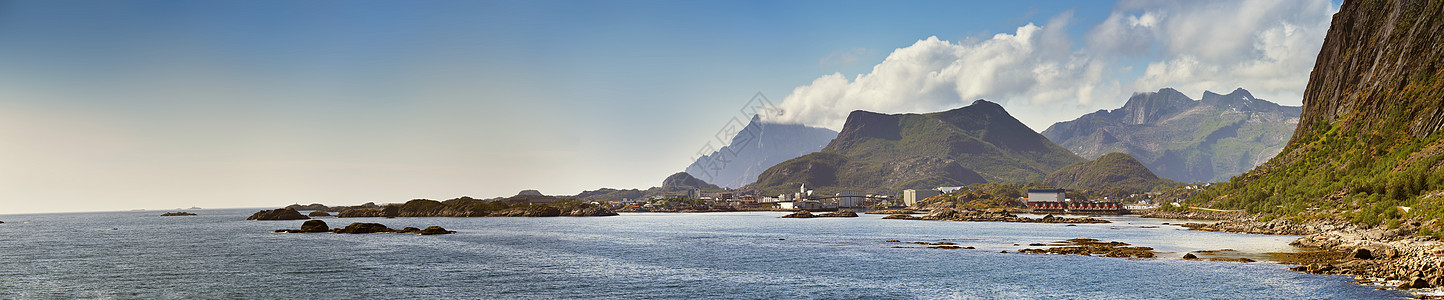 挪威风景阳光明媚的夏季全景,峡湾山脉的背景图片