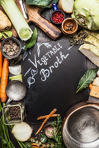 健康蔬菜肉汤烹饪食谱的食品背景与机成分,顶部视图与手写文本图片