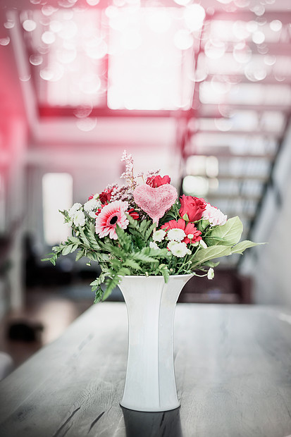 豪华客厅 室内 桌子上花瓶里的花高清图片下载 正版图片 摄图网