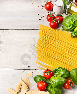 意大利条烹饪原料,维特油,西红柿罗勒白色木制背景,顶部视图,文字的地方图片