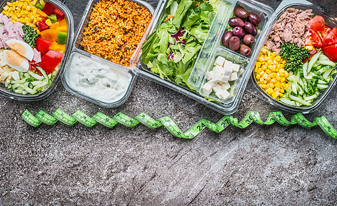 饮食食物午餐盒的各种健康蔬菜沙拉塑料包装与测量磁带,顶部视图,边界饮食带走食物图片