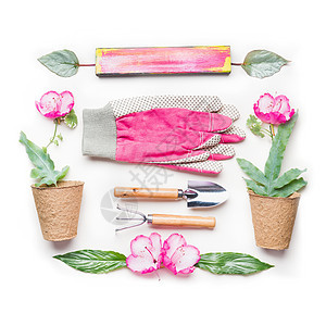 园艺平躺白色背景上,顶部粉红色的花盆园艺工具图片