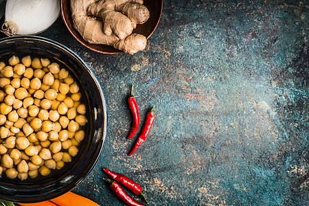 小鸡豌豆烹饪准备乡村背景,顶部视图健康饮食,素食素食的图片