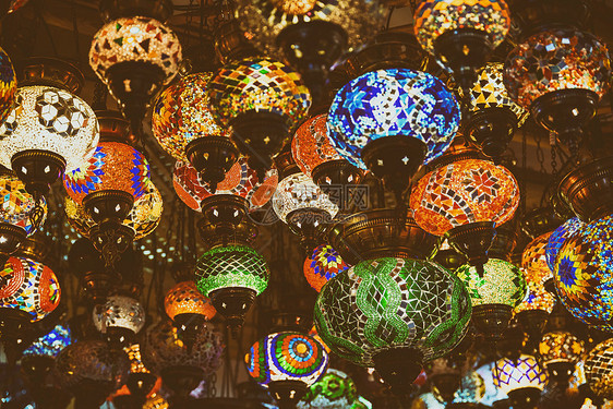 美丽的彩色阿拉伯灯东方大集市伊斯坦布尔图片