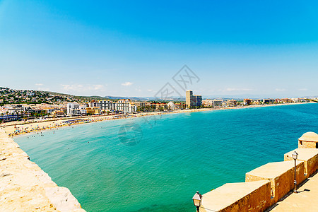 西牙地中海佩尼斯科拉市海滩度假村的全景天际线景观图片