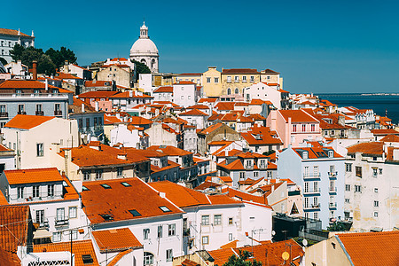 葡萄牙老历史城市里斯本市中心天际线全景图片