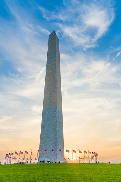 太阳低天空与华盛顿纪念碑后华盛顿特区图片