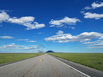 美国爱达荷州阿科附近的20号路线向月球陨石坑进发背景图片