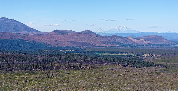 拉森火山公园附近的帽子溪边风景名胜区图片