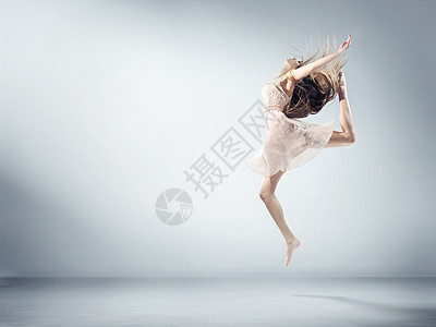 芭蕾舞身材灵活的轻女人图片