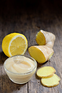 蜂蜜,柠檬生姜木制背景上图片