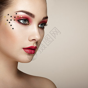 漂亮的女人脸完美的妆容美容时尚睫毛嘴唇化妆品眼影完美的皮肤图片