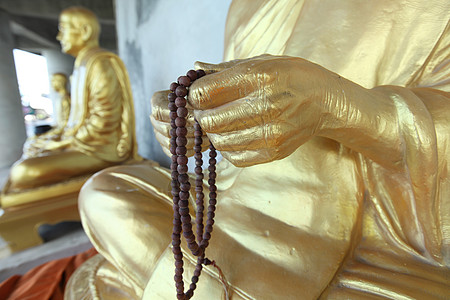 排金色的坐着的佛陀泰国排金座佛像图片