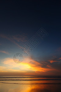 巴厘岛的海滩日落巴厘岛日落图片