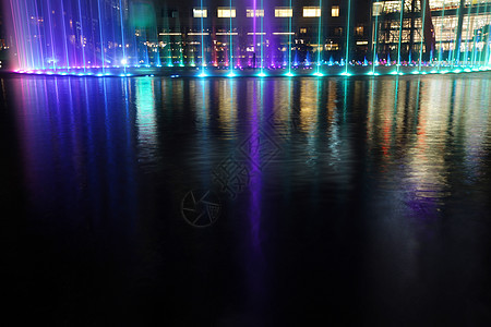 吉隆坡现代城市天际线夜间照明喷泉图片