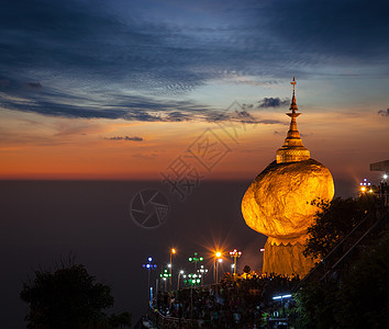 金岩Kyaktiyo塔著名的缅甸地标,佛教朝地点旅游景点,缅甸图片