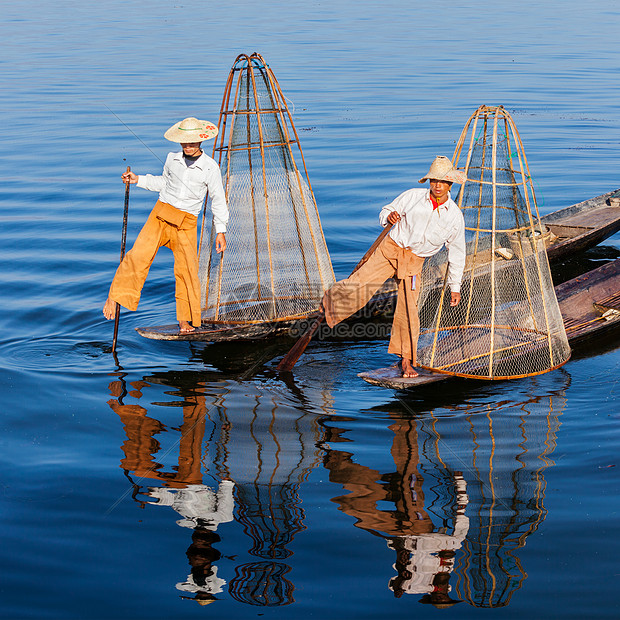 缅甸旅游景点地标传统的缅甸渔民缅甸的inle湖捕鱼网以其独特的单腿
