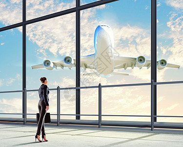 机场的女商人机场看飞机飞的女商人的形象图片