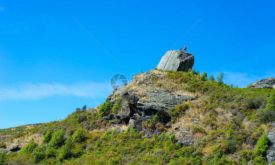 风景如画新西兰阿尔卑斯山远足者的自然景观图片