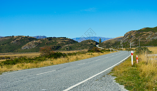 风景如画新西兰阿尔卑斯山道路的自然景观图片