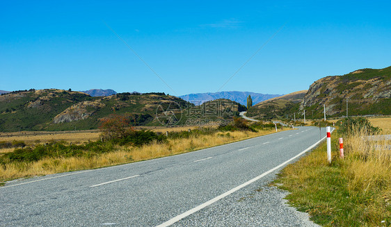 风景如画新西兰阿尔卑斯山道路的自然景观图片