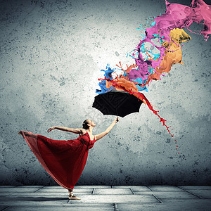 芭蕾舞穿着带伞的飞缎连衣裙芭蕾舞穿着飞缎连衣裙,油漆下带着雨伞图片